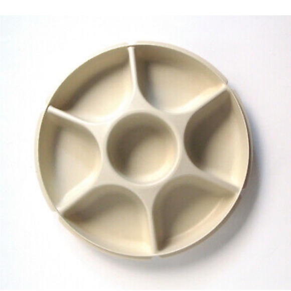 Tupperware Serving Center - Picture 2 of 6